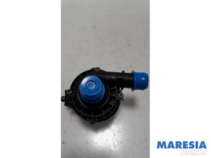 Usagé Pompe à eau Renault Megane III Grandtour (KZ) 1.4 16V TCe 130 Prix € 25,00 Règlement à la marge proposé par Maresia Parts