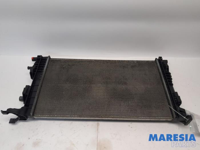 Usagé Radiateur Renault Megane III Grandtour (KZ) 1.4 16V TCe 130 Prix € 35,00 Règlement à la marge proposé par Maresia Parts