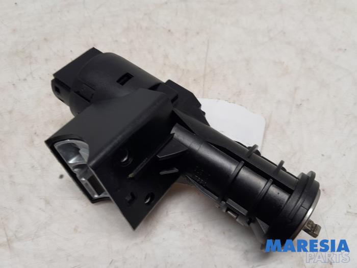 Używane Stacyjka + Kluczyk Lancia Delta (844) 1.4 T-Jet 16V 150 Cena € 50,00 Procedura marży oferowane przez Maresia Parts