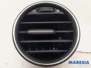 Usados Rejilla de aire de salpicadero Lancia Delta (844) 1.4 T-Jet 16V 150 Precio € 22,50 Norma de margen ofrecido por Maresia Parts