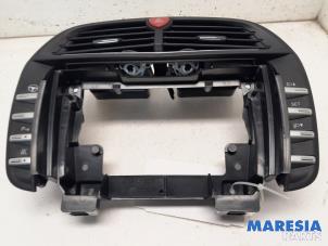 Usados Rejilla de aire de salpicadero Lancia Delta (844) 1.4 T-Jet 16V 150 Precio € 85,00 Norma de margen ofrecido por Maresia Parts