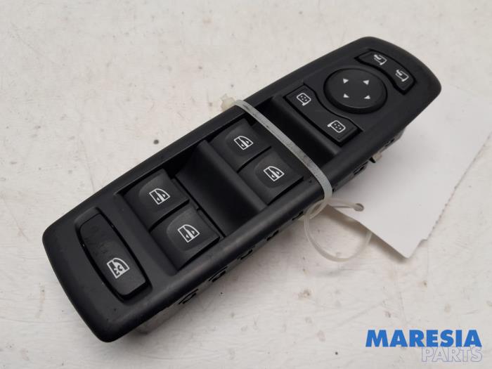 Używane Przelacznik combi okienny Renault Megane III Grandtour (KZ) 1.4 16V TCe 130 Cena € 35,00 Procedura marży oferowane przez Maresia Parts