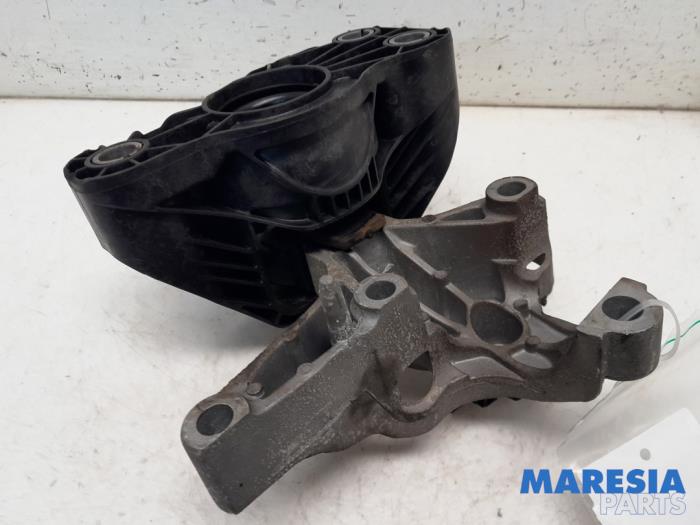 Used Engine mount Renault Clio IV Estate/Grandtour (7R) 1.5 Energy dCi 90 FAP Price € 19,90 Margin scheme offered by Maresia Parts