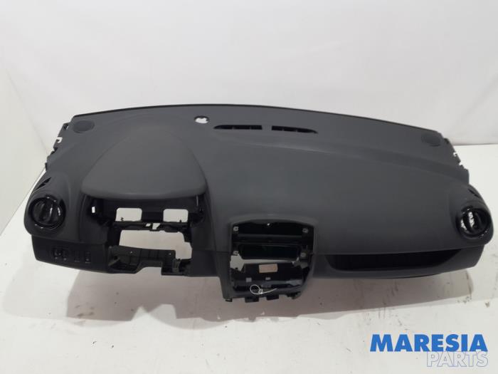 Używane Panel Renault Clio IV Estate/Grandtour (7R) 1.5 Energy dCi 90 FAP Cena € 199,00 Procedura marży oferowane przez Maresia Parts