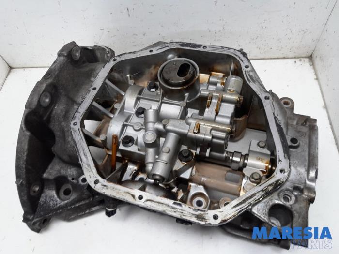 Usagé Couvercle carter Renault Scénic III (JZ) 2.0 16V CVT Prix € 350,00 Règlement à la marge proposé par Maresia Parts