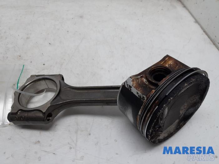 Usagé Bielle Renault Scénic III (JZ) 2.0 16V CVT Prix € 65,00 Règlement à la marge proposé par Maresia Parts