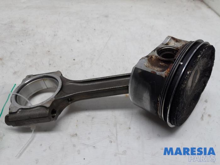 Usagé Bielle Renault Scénic III (JZ) 2.0 16V CVT Prix € 65,00 Règlement à la marge proposé par Maresia Parts