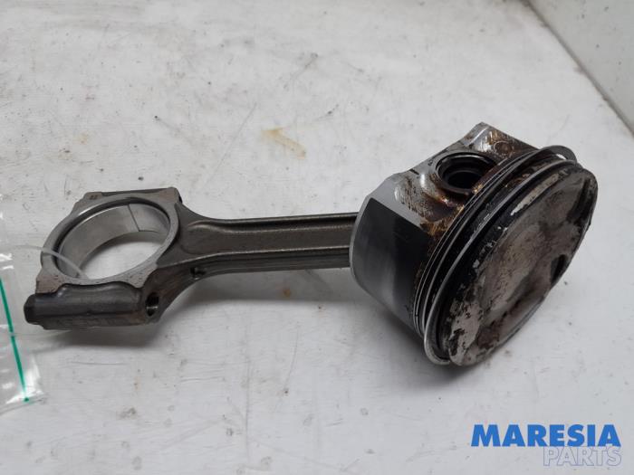 Usagé Bielle Renault Scénic III (JZ) 2.0 16V CVT Prix € 65,00 Règlement à la marge proposé par Maresia Parts