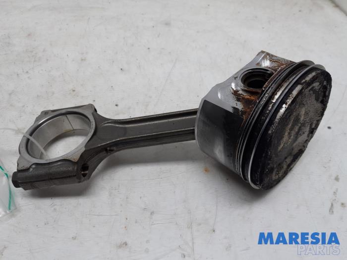 Usagé Bielle Renault Scénic III (JZ) 2.0 16V CVT Prix € 65,00 Règlement à la marge proposé par Maresia Parts