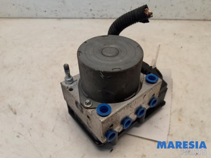 Begagnade ABS-pump Peugeot 107 1.0 12V Pris € 25,00 Marginaltabell erbjuds av Maresia Parts