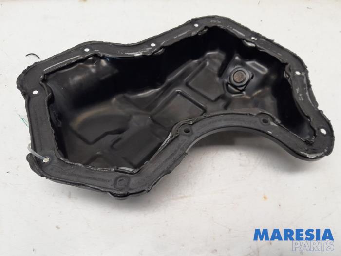 Usagé Couvercle carter Renault Clio IV (5R) 1.2 TCE 16V GT EDC Prix € 35,00 Règlement à la marge proposé par Maresia Parts