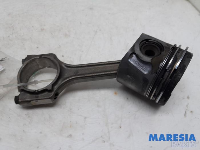 Usagé Bielle Fiat Doblo Cargo (263) 1.3 MJ 16V Euro 4 Prix € 59,99 Règlement à la marge proposé par Maresia Parts