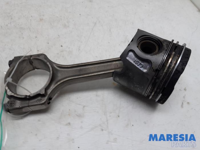 Usagé Bielle Fiat Doblo Cargo (263) 1.3 D Multijet Prix € 60,50 Prix TTC proposé par Maresia Parts