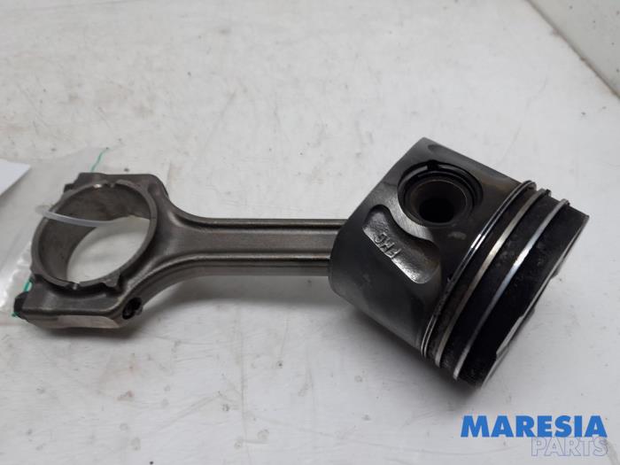 Usagé Bielle Fiat Doblo Cargo (263) 1.3 D Multijet Prix € 60,50 Prix TTC proposé par Maresia Parts