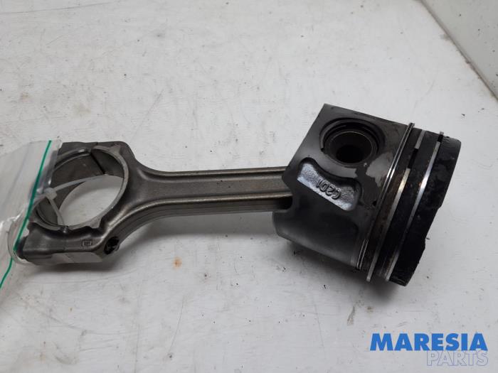 Usagé Bielle Fiat Doblo Cargo (263) 1.3 D Multijet Prix € 60,50 Prix TTC proposé par Maresia Parts