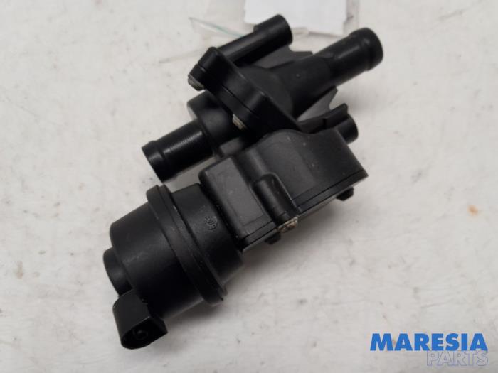 Begagnade Extra vattenpump Renault Twingo III (AH) 1.0 SCe 70 12V Pris € 50,00 Marginaltabell erbjuds av Maresia Parts