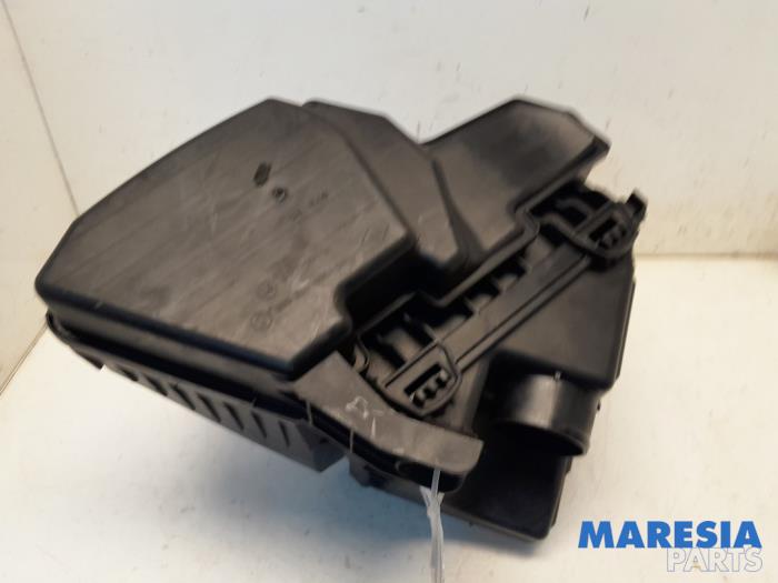Begagnade Luftfilterhus Renault Twingo III (AH) 1.0 SCe 70 12V Pris € 29,95 Marginaltabell erbjuds av Maresia Parts