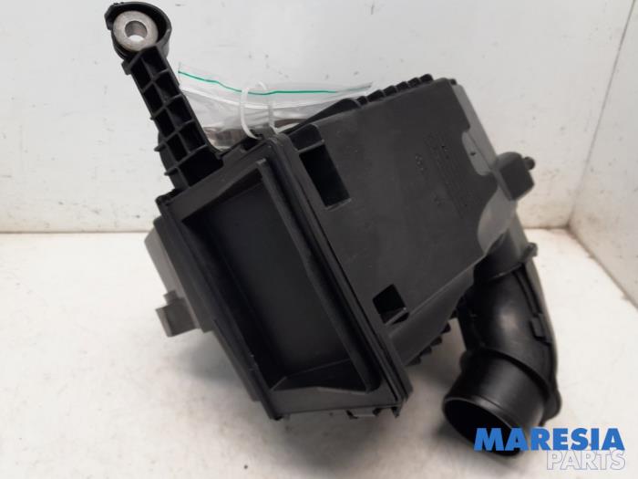 Begagnade Luftfilterhus Renault Clio IV Estate/Grandtour (7R) 1.5 Energy dCi 90 FAP Pris € 20,00 Marginaltabell erbjuds av Maresia Parts