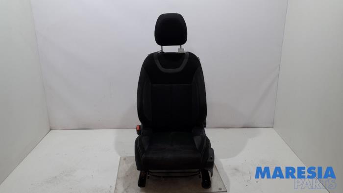 Używane Fotel prawy Citroen C4 Berline (NC) 1.4 16V VTi Cena € 129,99 Procedura marży oferowane przez Maresia Parts