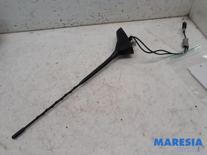 Używane Antena Peugeot 3008 I (0U/HU) 1.6 16V THP 155 Cena € 30,00 Procedura marży oferowane przez Maresia Parts