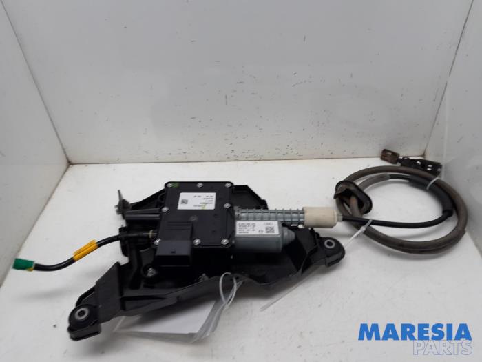 Używane Silnik hamulca postojowego Peugeot 3008 I (0U/HU) 1.6 16V THP 155 Cena € 199,00 Procedura marży oferowane przez Maresia Parts