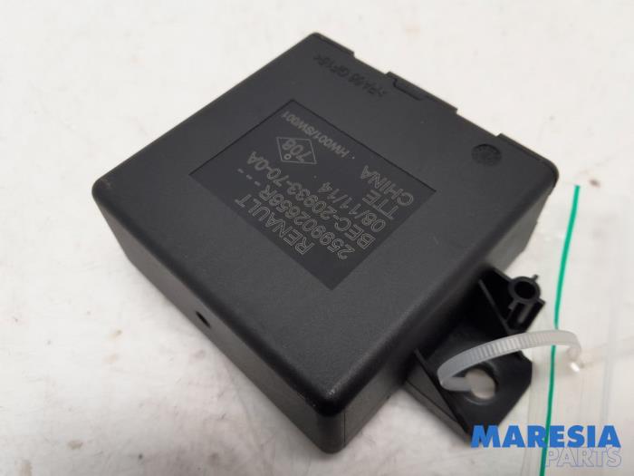 Usados Módulo PDC Renault Twingo III (AH) 1.0 SCe 70 12V Precio € 49,99 Norma de margen ofrecido por Maresia Parts