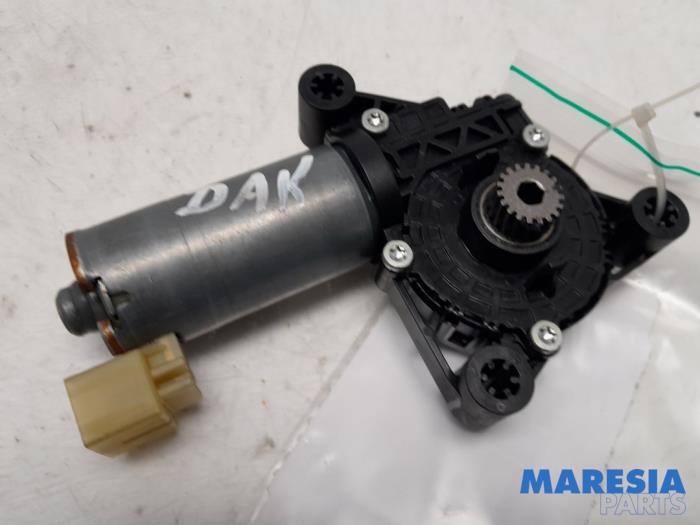 Używane Silnik dachu cabrio Renault Twingo III (AH) 1.0 SCe 70 12V Cena € 74,99 Procedura marży oferowane przez Maresia Parts