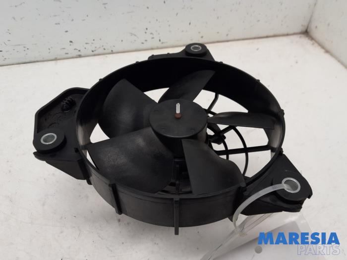 Begagnade Kylfläkt Renault Twingo III (AH) 1.0 SCe 70 12V Pris € 39,99 Marginaltabell erbjuds av Maresia Parts