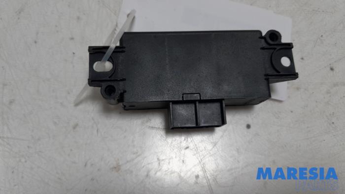 Begagnade PDC-modul Renault Clio IV Estate/Grandtour (7R) 1.5 Energy dCi 90 FAP Pris € 29,99 Marginaltabell erbjuds av Maresia Parts