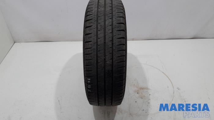 Używane Opona Peugeot Expert (V1/VA/VB/VE/VF/VT/VY) 2.0 Blue HDi 180 16V Cena € 42,35 Z VAT oferowane przez Maresia Parts