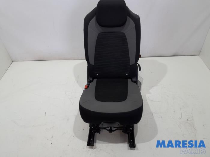 Używane Fotel tylny Citroen C4 Grand Picasso (3A) 1.6 16V THP 155 Cena € 126,00 Procedura marży oferowane przez Maresia Parts