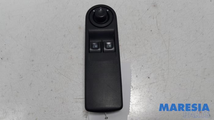 Usados Interruptor combinado de ventanillas Renault Clio IV Estate/Grandtour (7R) 1.5 Energy dCi 90 FAP Precio € 19,99 Norma de margen ofrecido por Maresia Parts
