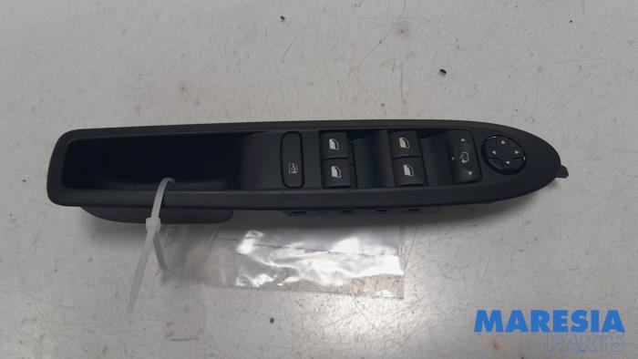 Usados Interruptor combinado de ventanillas Citroen C4 Berline (NC) 1.4 16V VTi Precio € 50,00 Norma de margen ofrecido por Maresia Parts