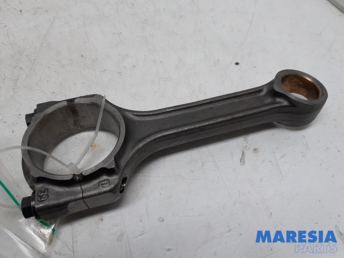 Używane Korbowód Fiat 500 (312) 1.3 MJTD 16V Cena € 45,00 Procedura marży oferowane przez Maresia Parts