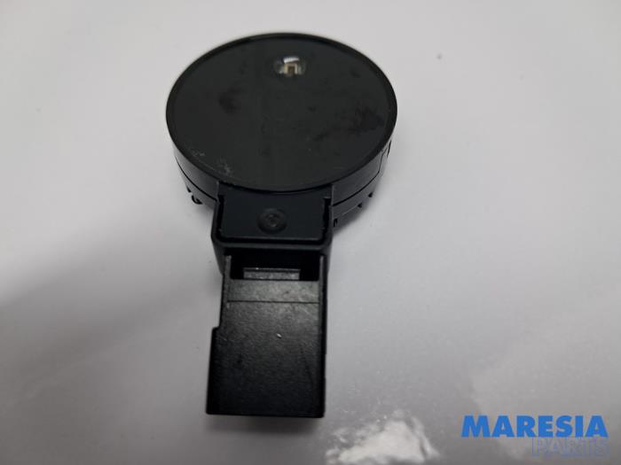 Begagnade Regnsensor Peugeot Expert (V1/VA/VB/VE/VF/VT/VY) 2.0 Blue HDi 180 16V Pris € 27,23 Inklusive moms erbjuds av Maresia Parts