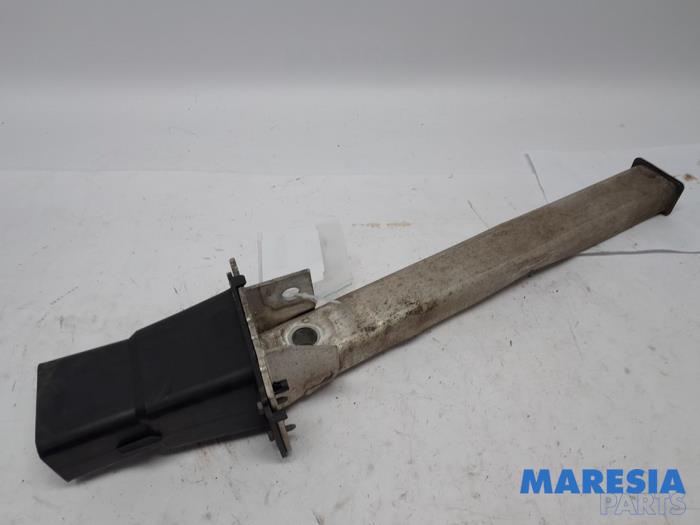Begagnade Framdelsstöd Peugeot 3008 I (0U/HU) 1.6 16V THP 155 Pris € 25,00 Marginaltabell erbjuds av Maresia Parts