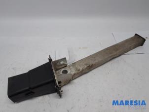 Used Front part support Peugeot 3008 I (0U/HU) 1.6 16V THP 155 Price € 25,00 Margin scheme offered by Maresia Parts