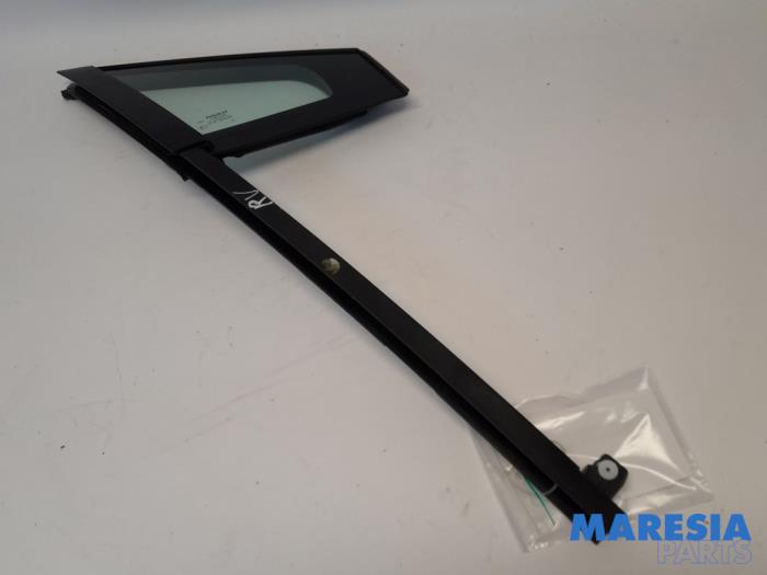 Usados Ventanilla triangular derecha delante Renault Clio IV Estate/Grandtour (7R) 1.5 Energy dCi 90 FAP Precio € 40,00 Norma de margen ofrecido por Maresia Parts