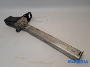 Used Front part support Peugeot 3008 I (0U/HU) 1.6 16V THP 155 Price € 25,00 Margin scheme offered by Maresia Parts