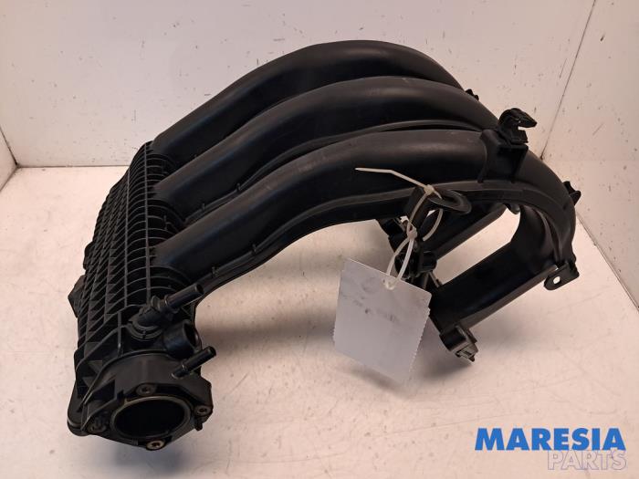 Używane Kolektor dolotowy Peugeot 208 I (CA/CC/CK/CL) 1.2 Vti 12V PureTech 82 Cena € 70,00 Procedura marży oferowane przez Maresia Parts