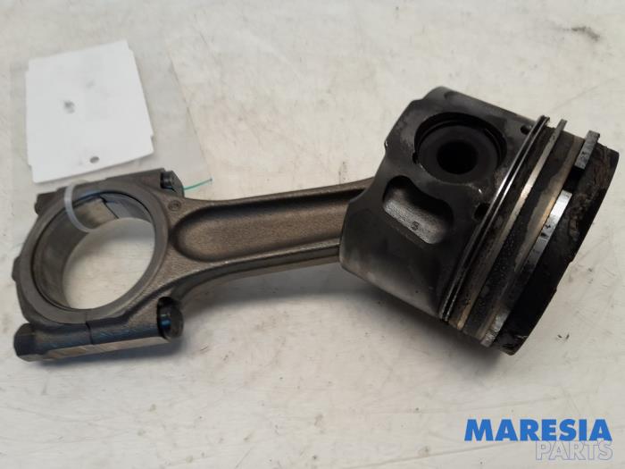 Usagé Bielle Peugeot 308 CC (4B) 2.0 HDiF 16V Prix € 75,00 Règlement à la marge proposé par Maresia Parts