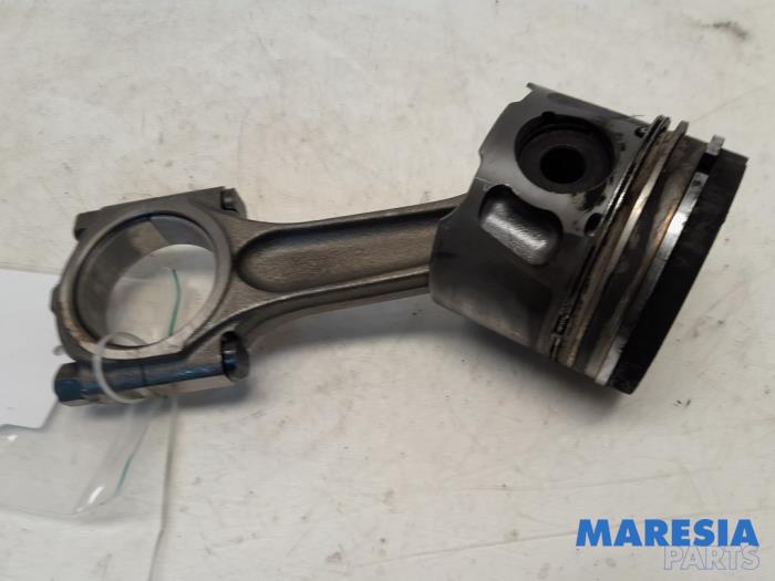 Usagé Bielle Peugeot 308 CC (4B) 2.0 HDiF 16V Prix € 75,00 Règlement à la marge proposé par Maresia Parts