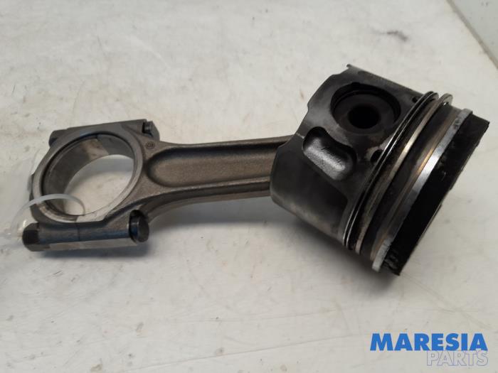 Usagé Bielle Peugeot 308 CC (4B) 2.0 HDiF 16V Prix € 75,00 Règlement à la marge proposé par Maresia Parts