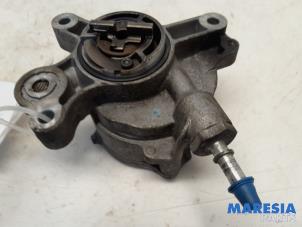 Usagé Pompe à vide (diesel) Peugeot 308 CC (4B) 2.0 HDiF 16V Prix € 30,00 Règlement à la marge proposé par Maresia Parts