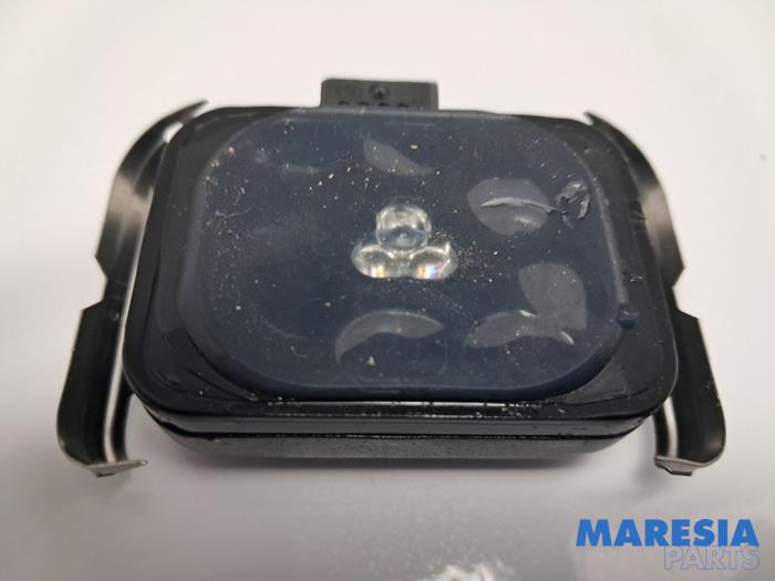 Begagnade Regnsensor Peugeot 5008 I (0A/0E) 1.6 THP 16V Pris € 20,00 Marginaltabell erbjuds av Maresia Parts