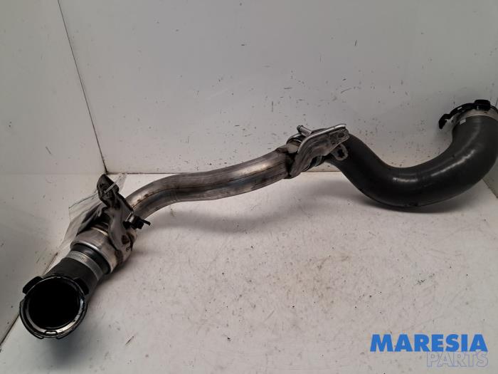 Gebrauchte Intercooler Rohr Opel Vivaro 1.6 CDTI BiTurbo 140 Preis € 84,70 Mit Mehrwertsteuer angeboten von Maresia Parts