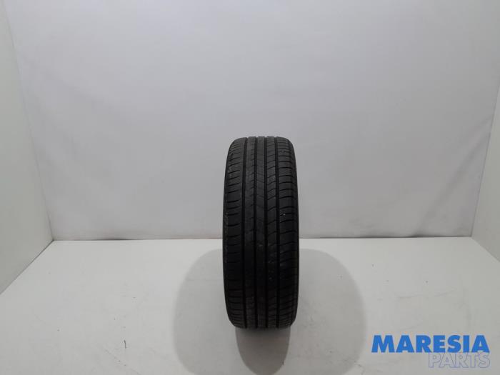 Begagnade Däck Renault Arkana (RJLL) 1.6 E-Tech 145 16V Pris € 40,00 Marginaltabell erbjuds av Maresia Parts