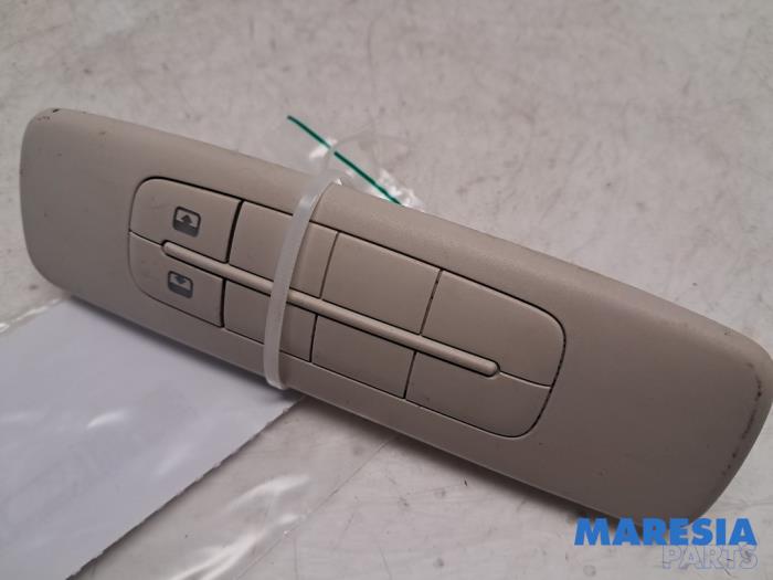 Używane Przelacznik szyberdachu Fiat 500 (312) 1.2 Cena € 20,00 Procedura marży oferowane przez Maresia Parts