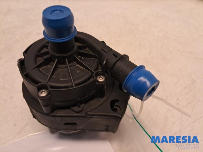 Begagnade Extra vattenpump Renault Arkana (RJLL) 1.6 E-Tech 145 16V Pris € 89,99 Marginaltabell erbjuds av Maresia Parts