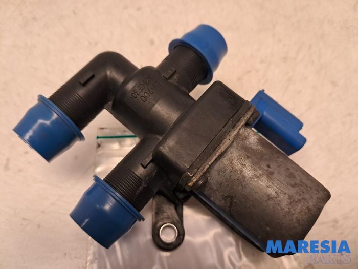 Begagnade Vattenpump Renault Arkana (RJLL) 1.6 E-Tech 145 16V Pris € 49,99 Marginaltabell erbjuds av Maresia Parts